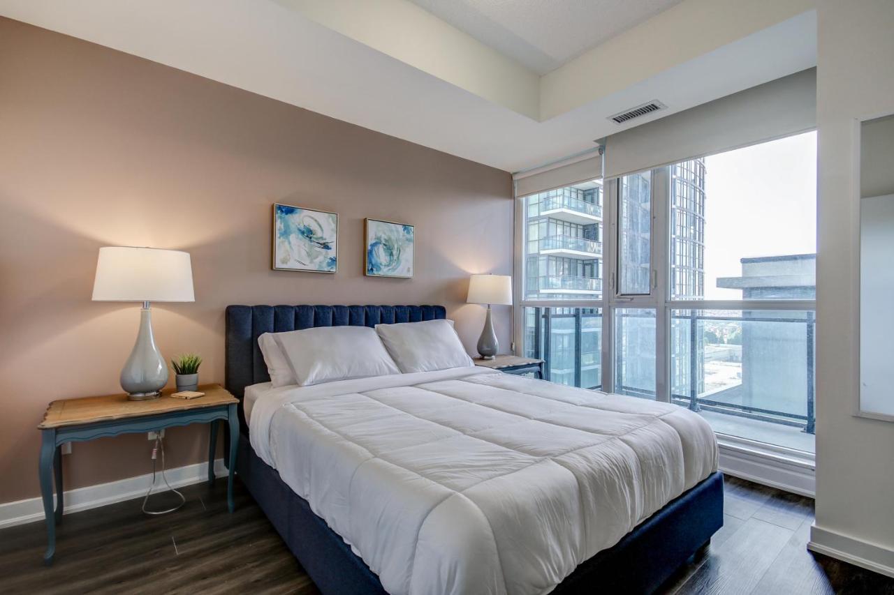 The Benetton Suite - Square One 1 Bedroom + Den + 1 Parking Mississauga Esterno foto