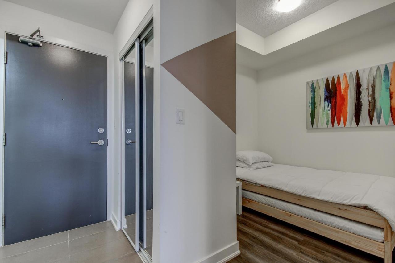 The Benetton Suite - Square One 1 Bedroom + Den + 1 Parking Mississauga Esterno foto