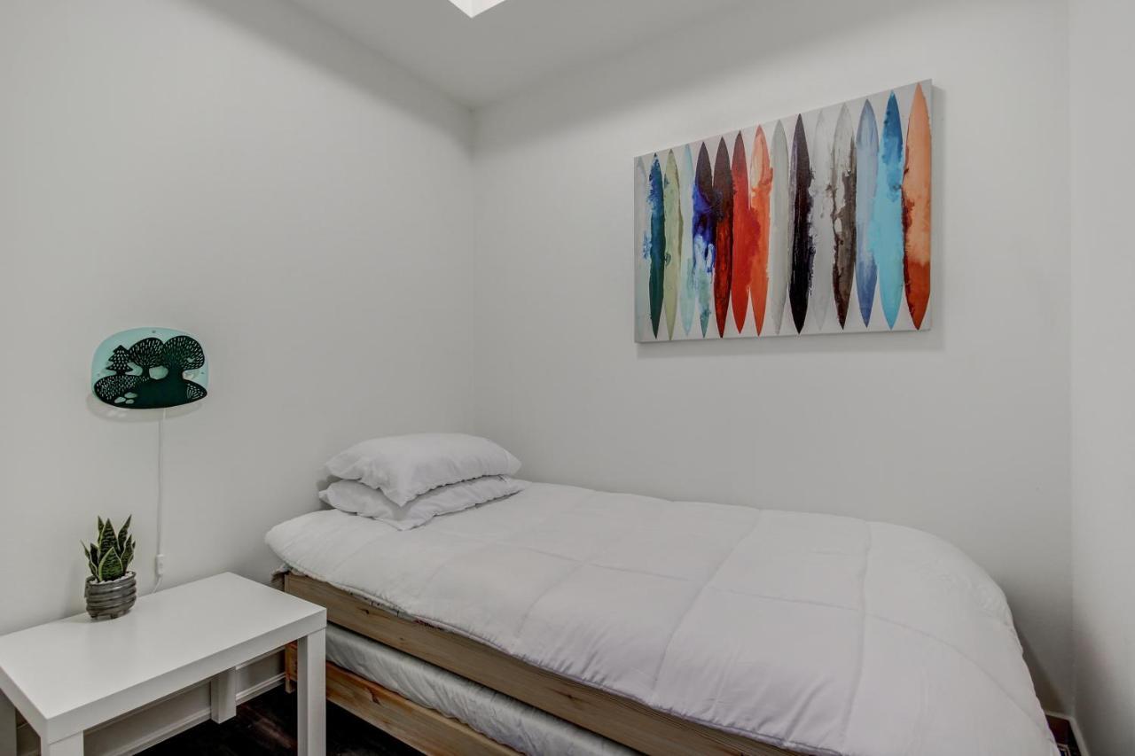The Benetton Suite - Square One 1 Bedroom + Den + 1 Parking Mississauga Esterno foto