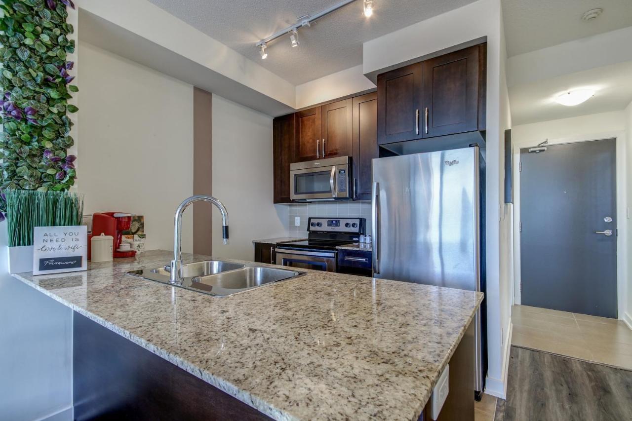 The Benetton Suite - Square One 1 Bedroom + Den + 1 Parking Mississauga Esterno foto