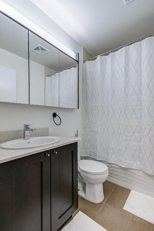 The Benetton Suite - Square One 1 Bedroom + Den + 1 Parking Mississauga Esterno foto