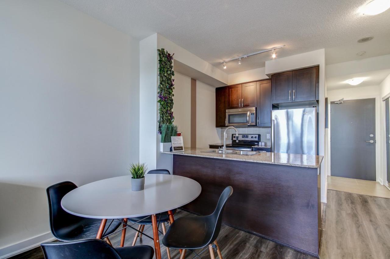 The Benetton Suite - Square One 1 Bedroom + Den + 1 Parking Mississauga Esterno foto